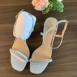 Jewel Badgley Mischka Charlee Block Heels with Rhinestone NWT size 9